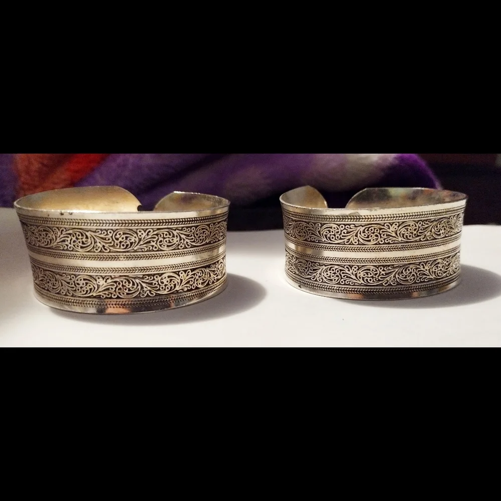 Tibetan Silver cuff bracelet - Picture 3 of 4